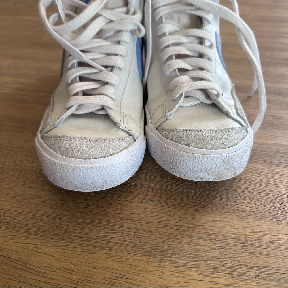 Nike White Blazers - Picture 9 of 9